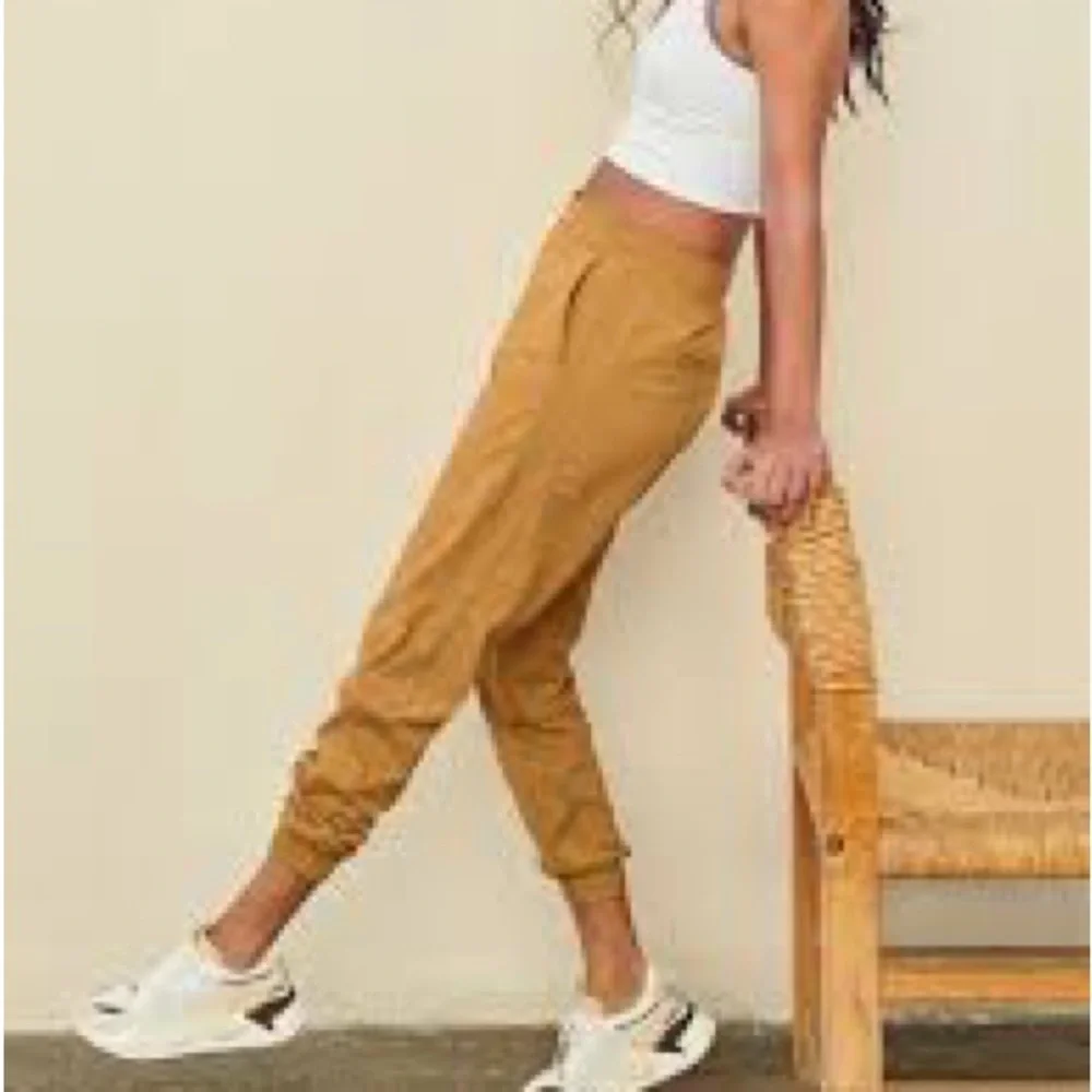 Athleta Textured Brooklyn Jogger Pant in Marigold - Picture 2 of 13
